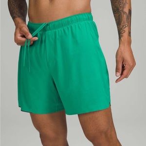 DONATING 7/8. MOVING SALE. Lululemon | surge linerless 6” emerald ice medium